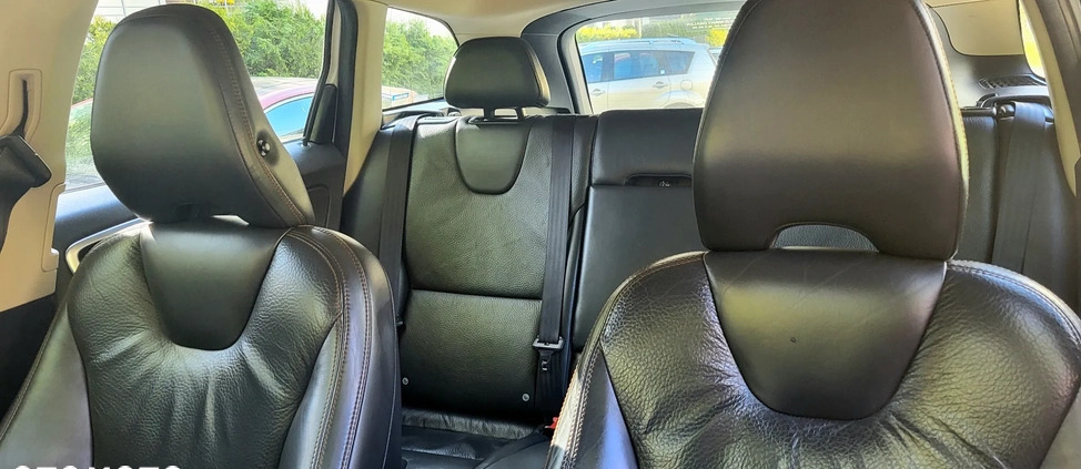 Volvo XC 60 cena 75000 przebieg: 163200, rok produkcji 2012 z Gdynia małe 232